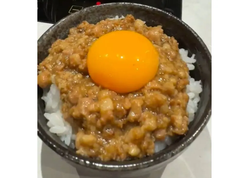 月見肉燥飯