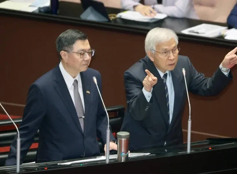 破3字頭!新台幣升值好壞一次看:對進出口、台股、房市影響