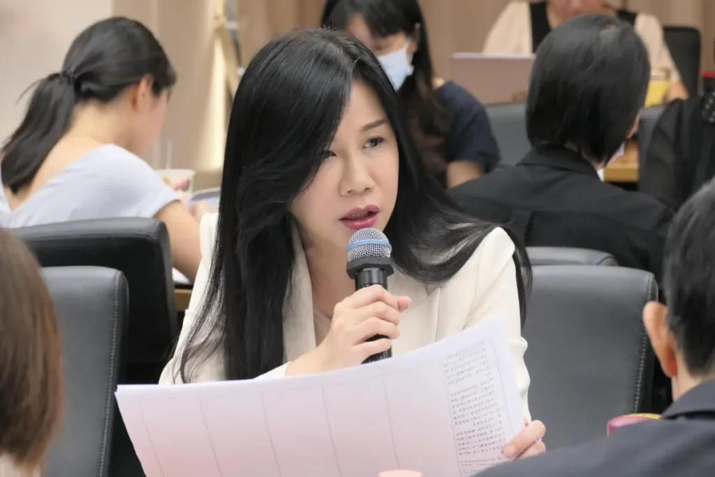 萬美玲罷免原因:強推擴權法案與程序瑕疵行為