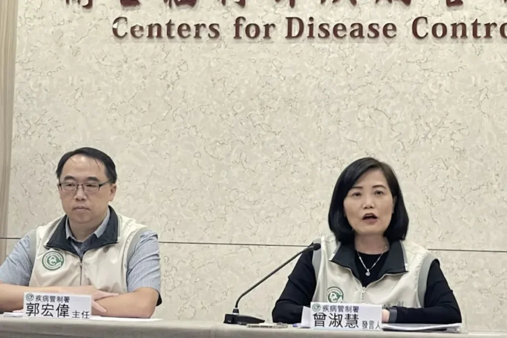 疾管署今（7）日公布國內新增 1 例境外移入屈公病確診病例，為一名 40 多歲中部女性，近期曾赴中國廣東佛山