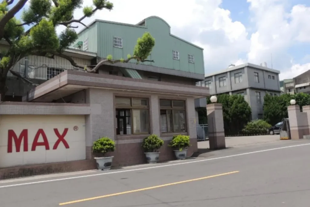 智通科創前身為全台最大拉鏈製造業「宏大拉鍊（MAX）」