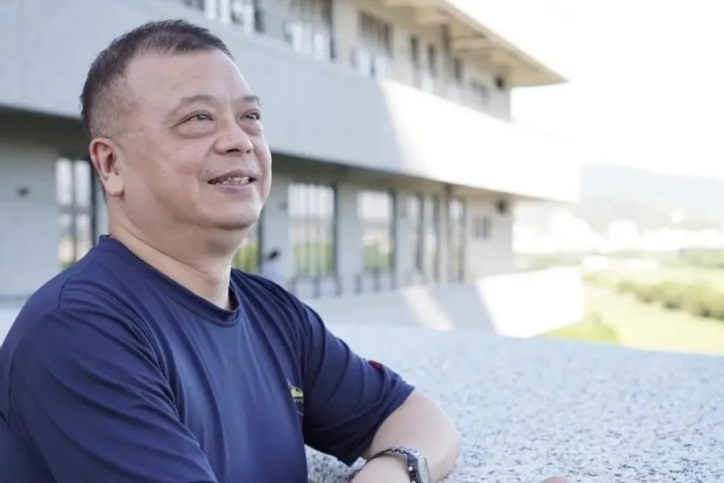 我們六個二哥林作逸歷經辛苦童年後投身教育界