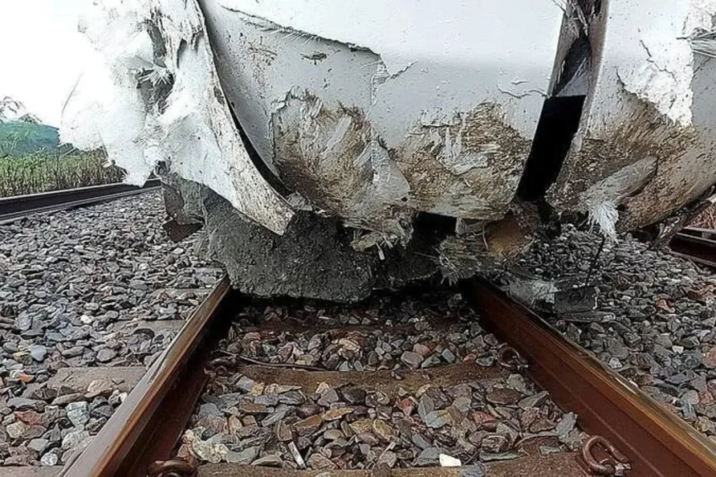 台鐵自強號出軌（車次：423次）