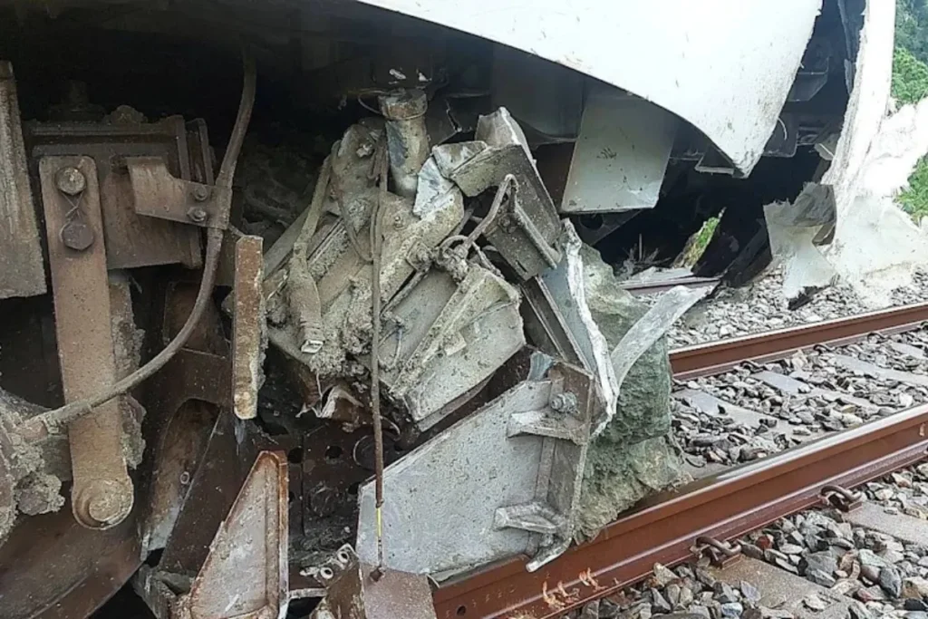 台鐵自強號出軌（車次：423次）