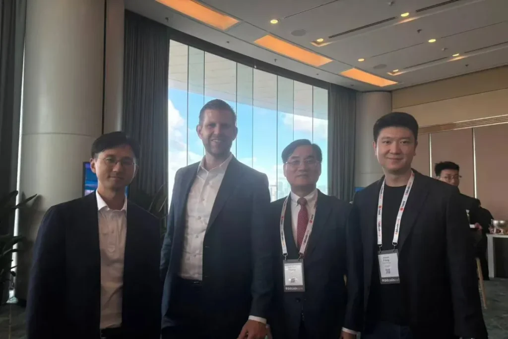 由左至右：Paul Lee（BITPLANET共同執行長）、川普次子 Eric Trump、蔡總（智通科創總經理）、Jason Fang（AsiaStrategy 董事長兼共同執行長）