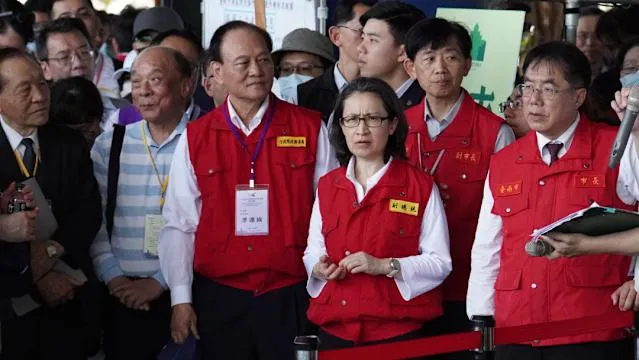 蕭美琴在災後抵達光復鄉
