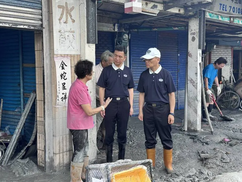 慈濟也同步展開志工清掃與物資補給工作