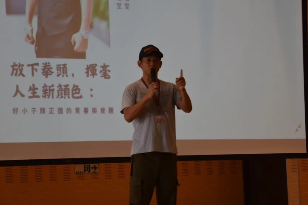 出獄後顏正國積極參加公益，向青少年分享自己的故事