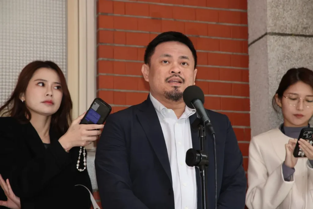 勞動部長洪申翰:10天內請假不得祭不利待遇,雇主違規將受罰