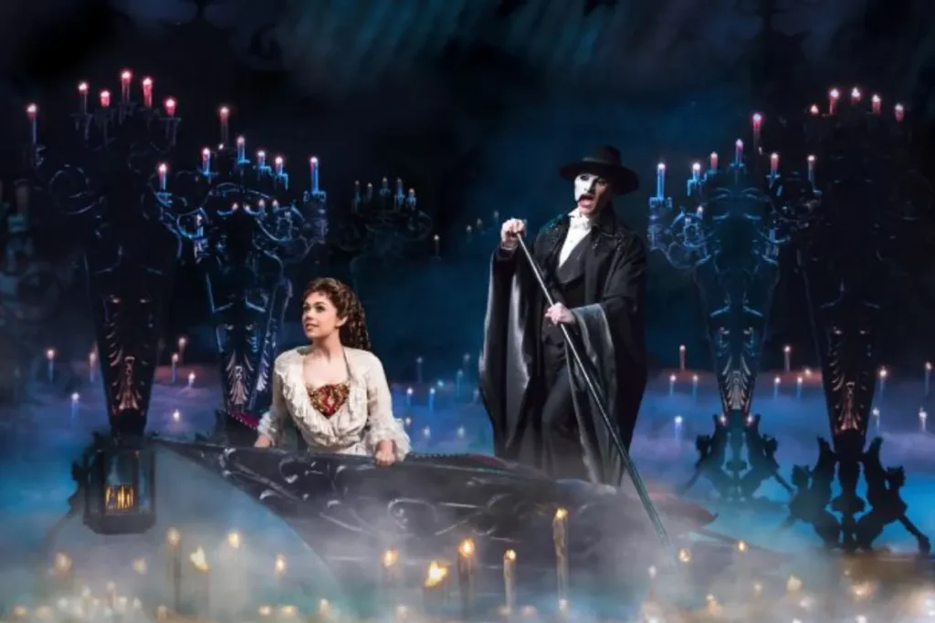 歌劇魅影帶克莉絲汀進入劇院迷宮