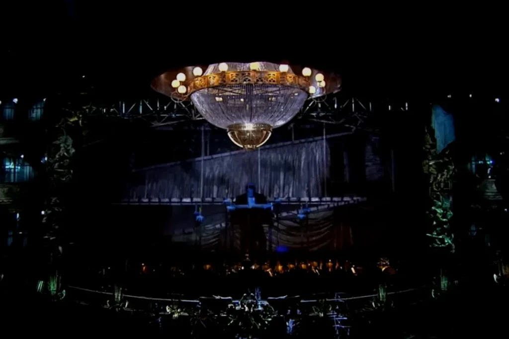歌劇魅影經典場景：水晶燈