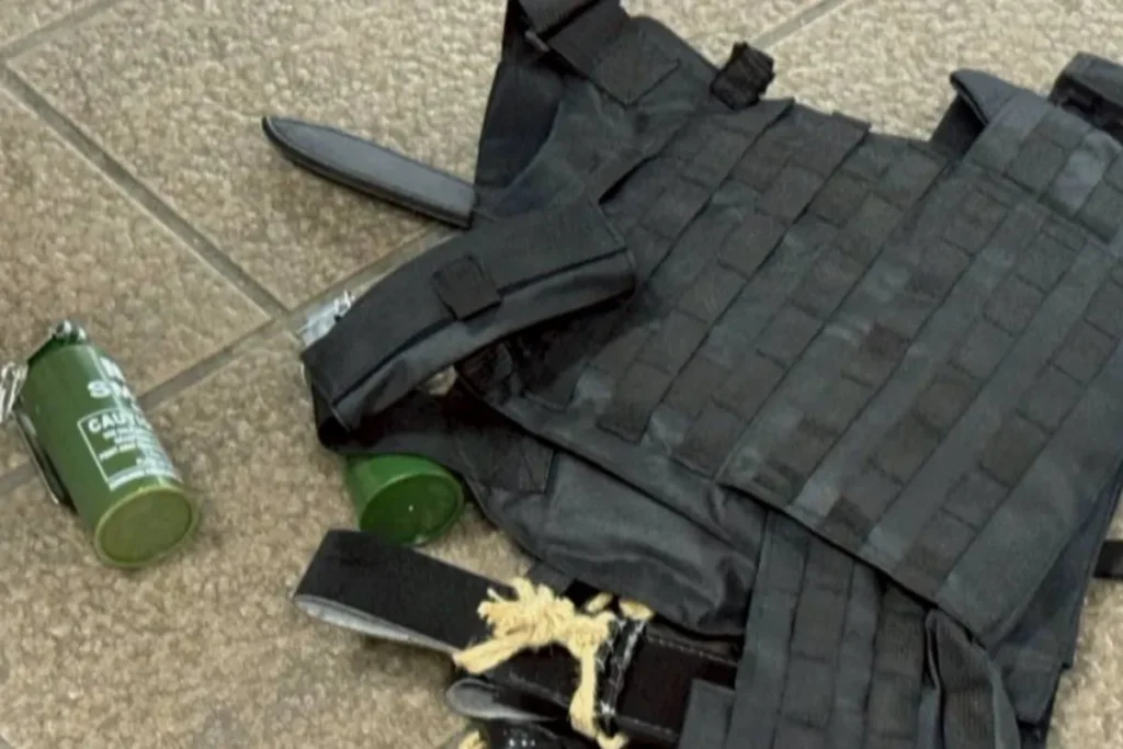 張文花費與生活狀態不匹配（所以懷疑金流）