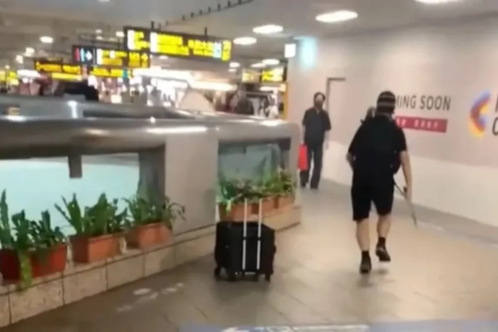 北車煙霧彈+持刀攻擊