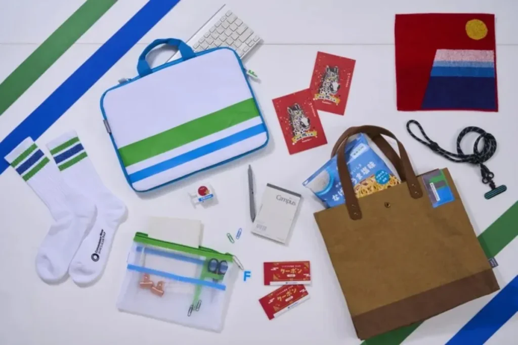 2026全家福袋：日本全家Convenience Wear 商品＋文具 3C 筆電收納包