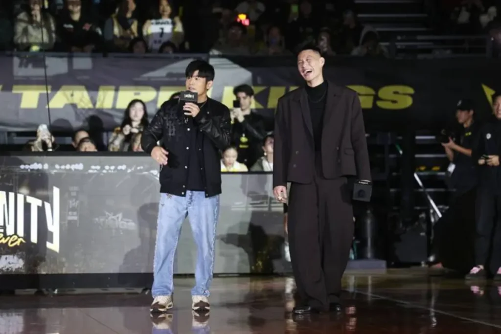 天王周杰倫現身林書豪退休儀式