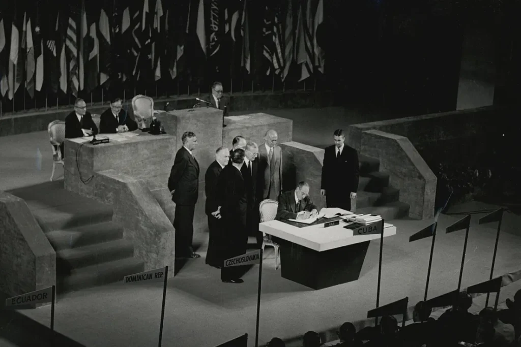 二戰後同盟國和日本簽署舊金山和約