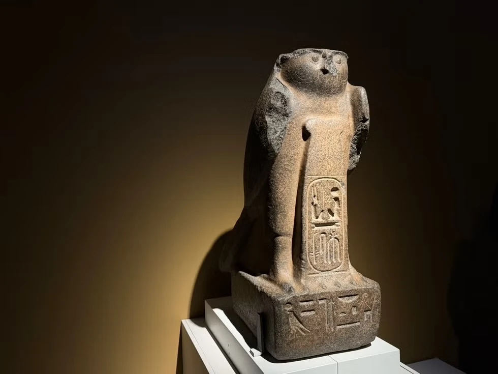 台南奇美博物館《埃及之王：法老》文物：拉－哈拉胡提隼神雕像