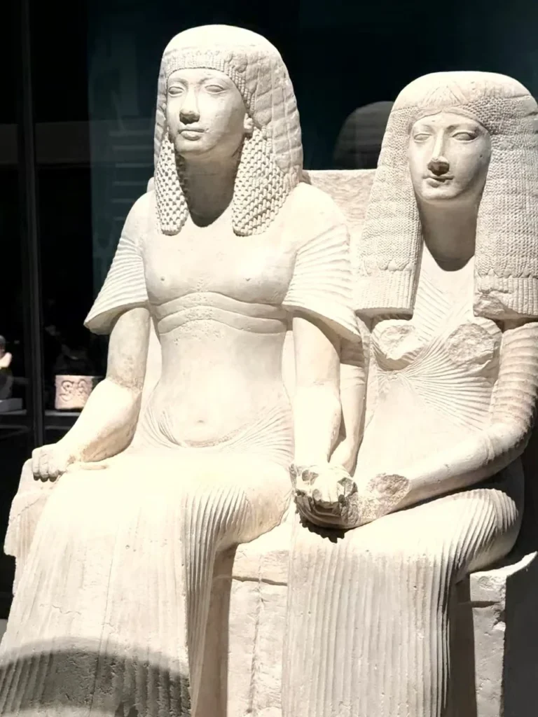 台南奇美博物館《埃及之王：法老》文物：霍朗赫布與妻子雕像