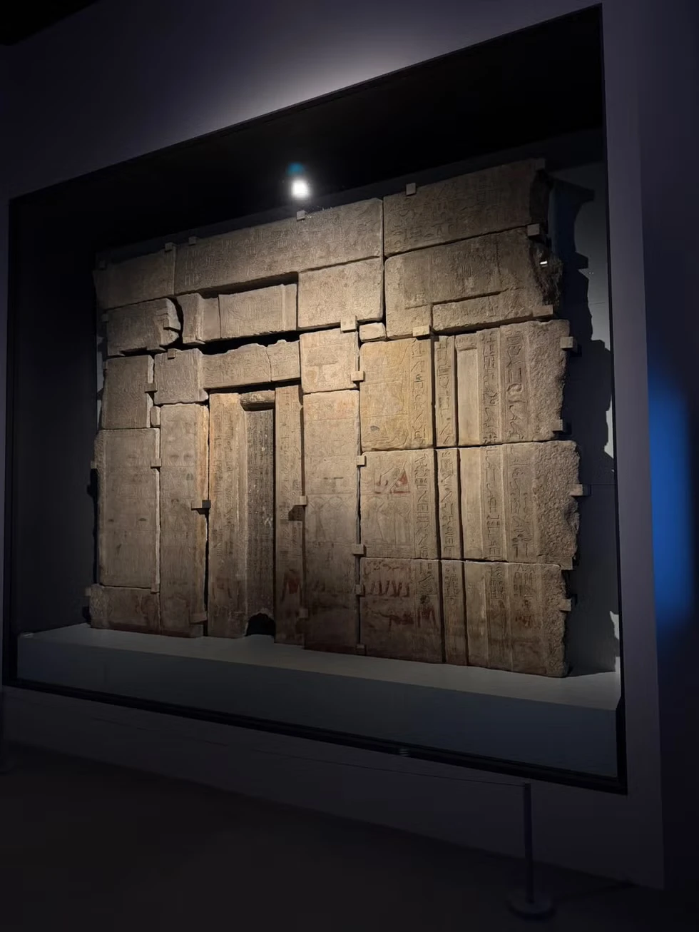 台南奇美博物館《埃及之王：法老》文物：烏里倫普塔墓室石牆重組