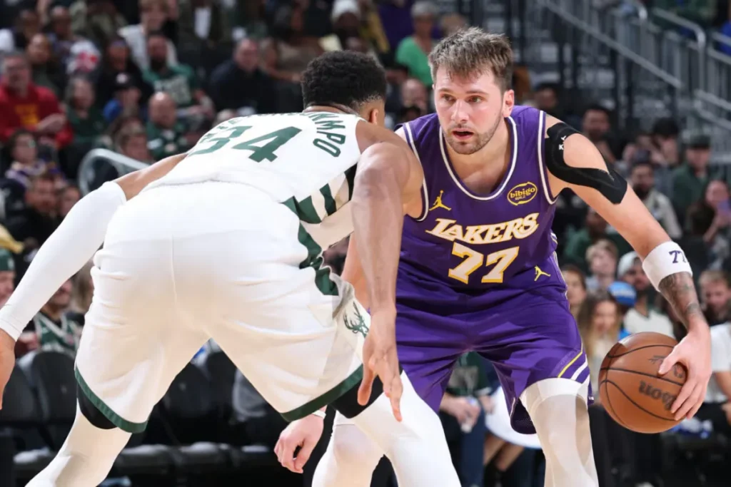 西區由洛杉磯湖人後衛 Luka Dončić 拿下最高票，東區則由密爾瓦基公鹿前鋒 字母哥 Giannis Antetokounmpo 領銜