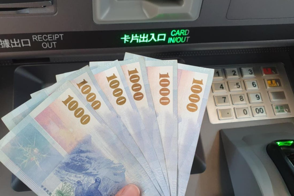 過年期間臺灣銀行、中國信託 ATM 有機會提供換新鈔服務