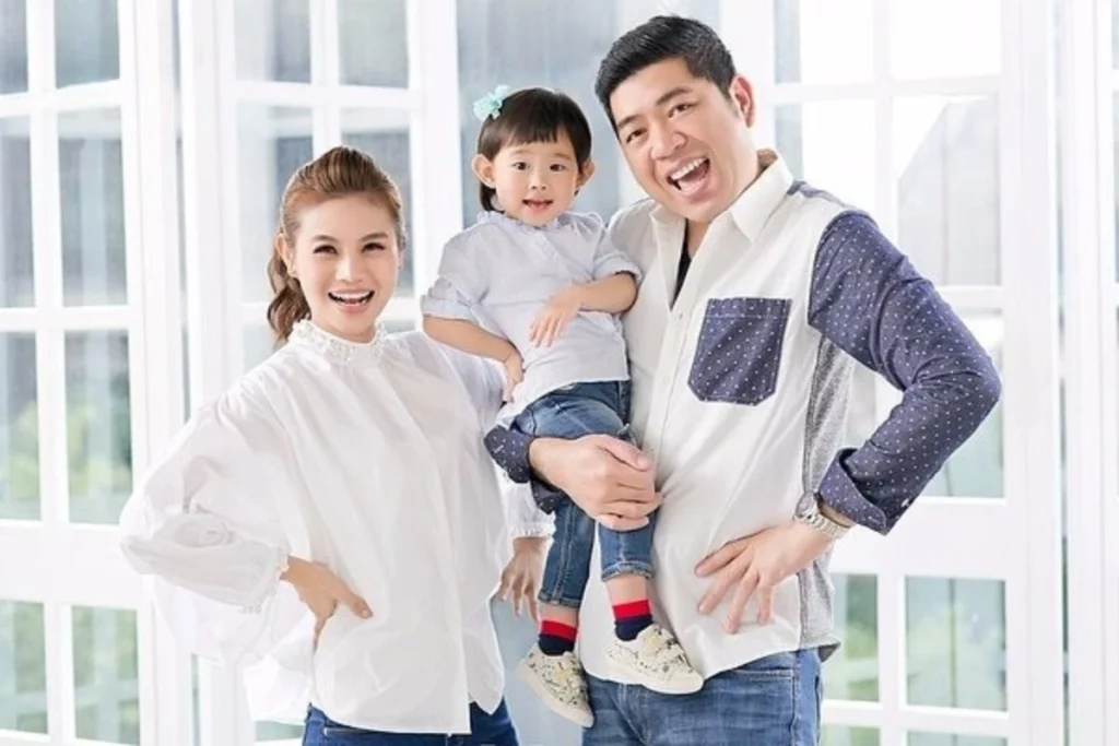 NONO 與老婆朱海君、女兒 NO妹合影