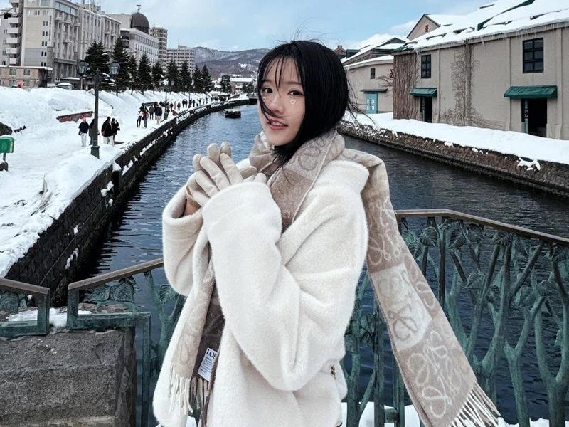 王妃天崩開局穿越整頓霸凌者佀廣洋在雪地運河邊拍照