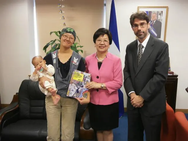 由右至左分別為國際特赦組織台灣分會秘書長唐博偉,薩爾瓦多駐台大使錢愛珠及本會理事陳育青。