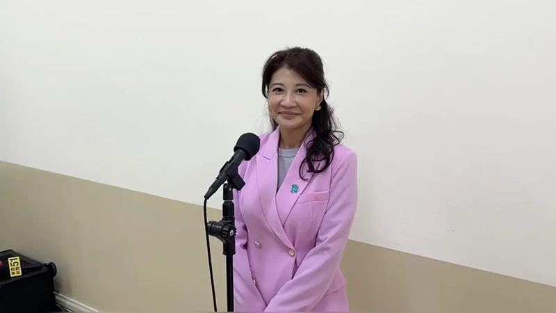 民進黨立委林楚茵今早在立法院受訪,回應同黨立委賴惠員失言風波。(圖/民視新聞)