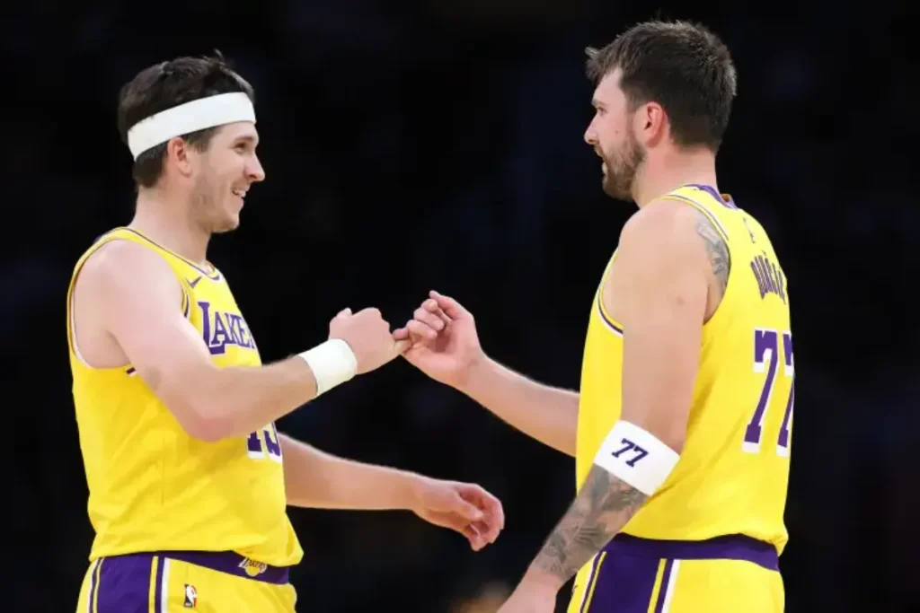 Austin Reaves 與 Luka Doncic 意外配合得來，也讓後場火力攀上高峰