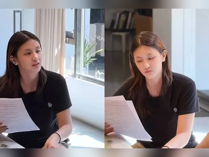 蔣得曦穿黑色 T 恤低頭看訪綱的兩格畫面